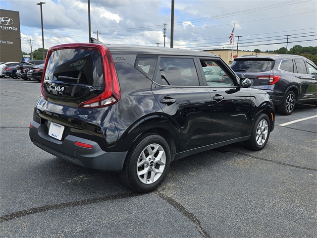2022 Kia Soul LX photo 10