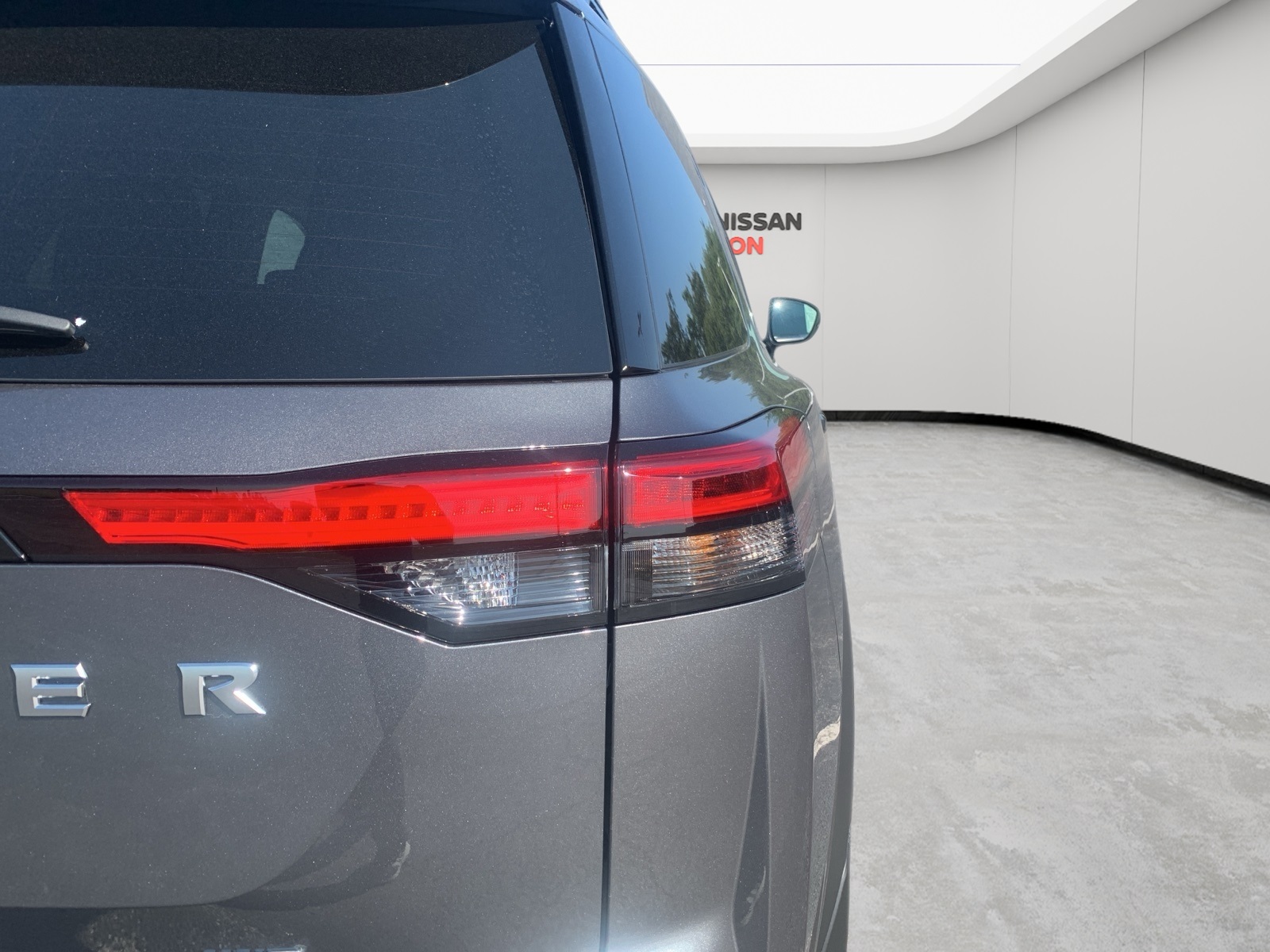 2025 Nissan Pathfinder SV photo 3
