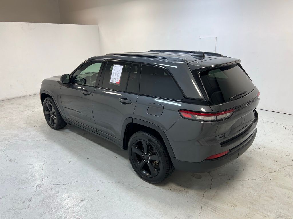 2022 Jeep Grand Cherokee Altitude photo 3