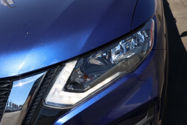 2020 Nissan Rogue SV photo 9