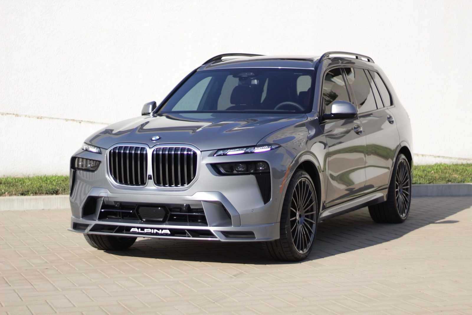 2026 BMW X7 ALPINA XB7's photo