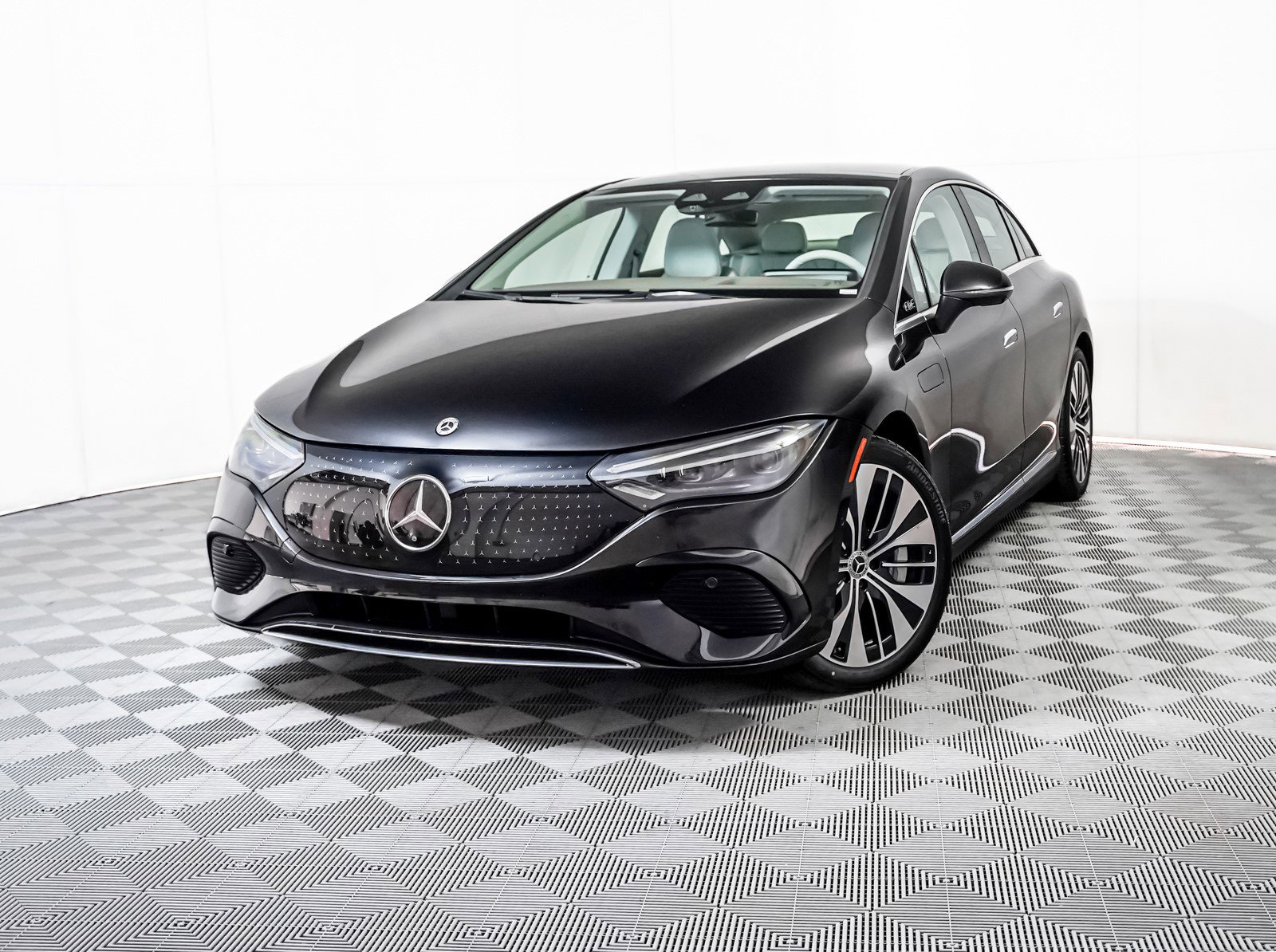 2023 Mercedes-Benz EQE Base's photo