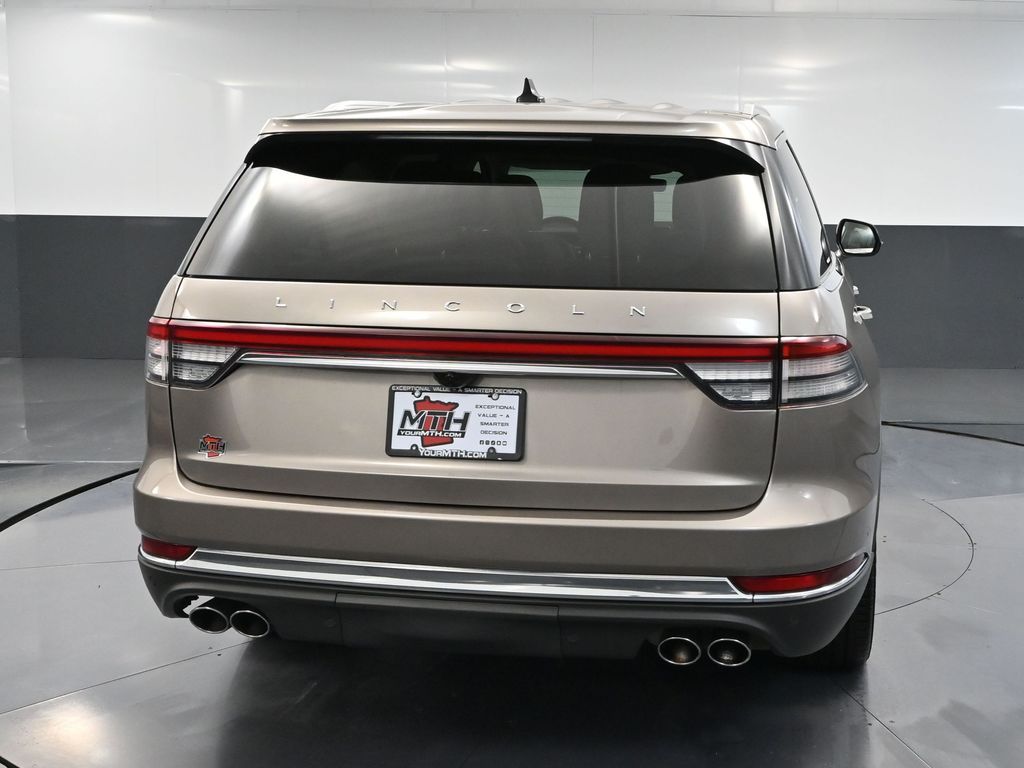 2021 Lincoln Aviator Reserve Luxury photo 2