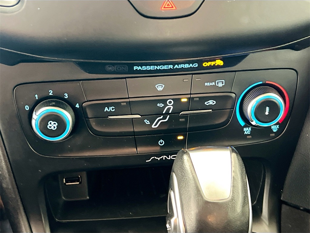 2016 Ford Focus SE photo 9