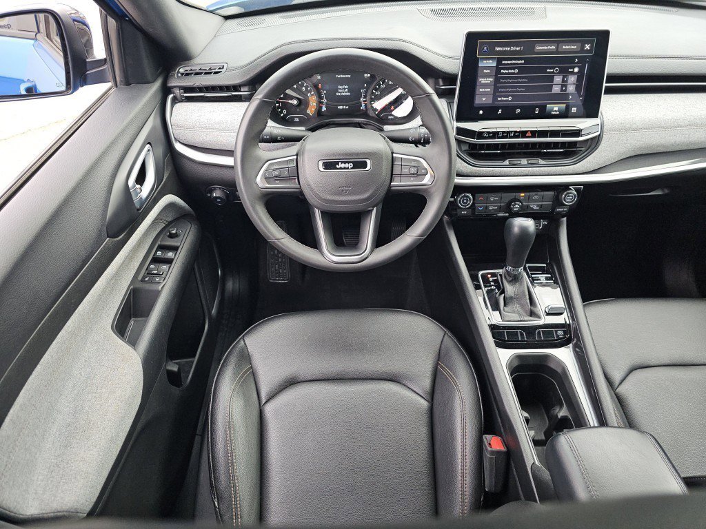 2023 Jeep Compass Latitude Lux photo 4