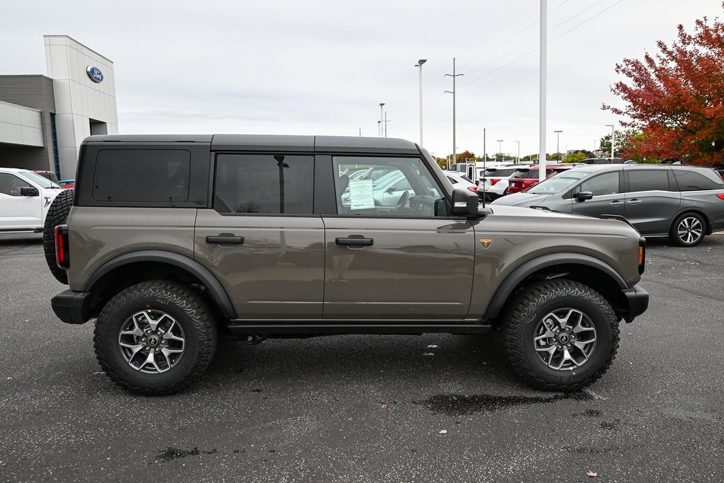 2025 Ford Bronco Badlands photo 2