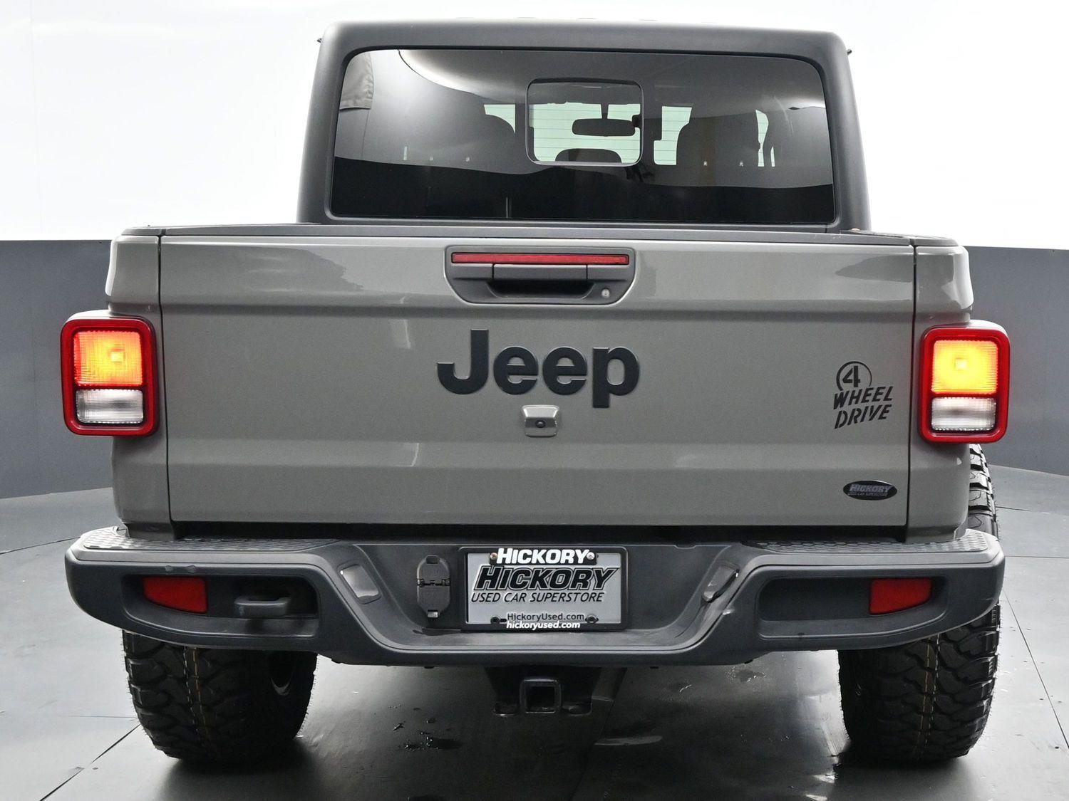 2021 Jeep Gladiator Willys photo 2