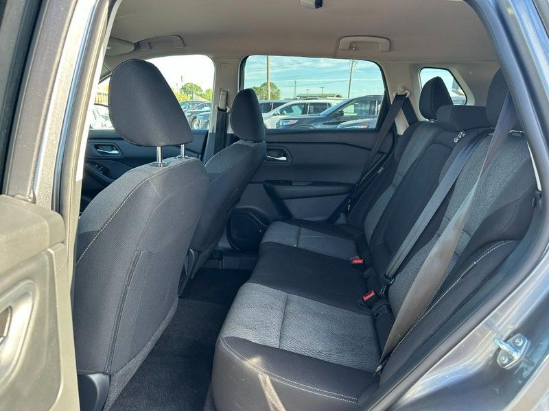 2025 Nissan Rogue SV photo 8