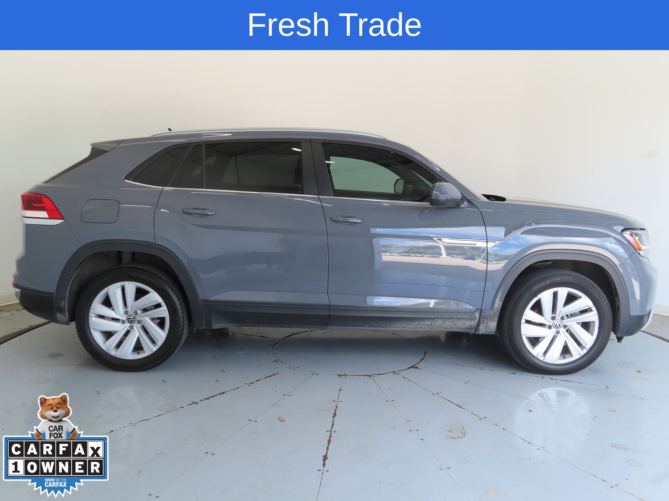 2022 Volkswagen Atlas Cross Sport V6 SE Technology photo 2