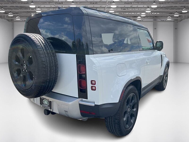 2025 Land Rover Defender 90 S photo 3