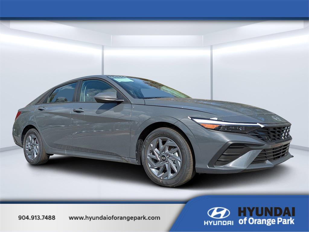 2025 Hyundai Elantra Limited's photo