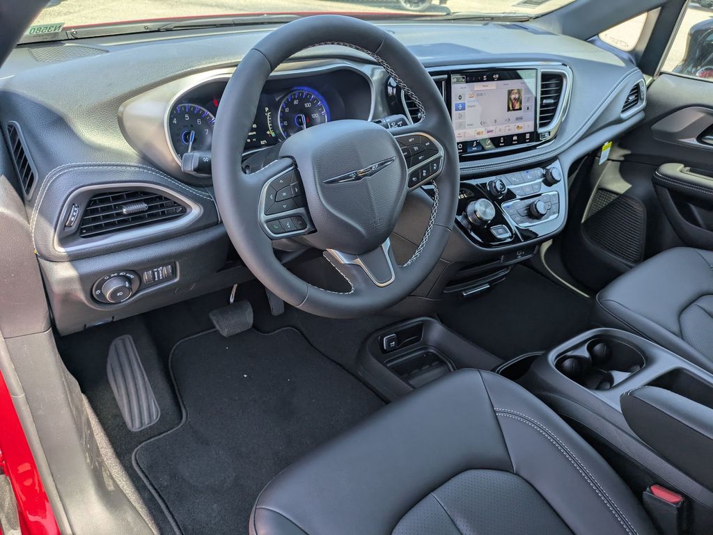 2026 Chrysler Pacifica photo 10