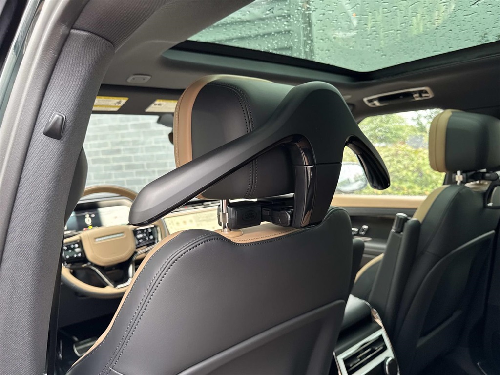 2025 Land Rover Range Rover Sport SE photo 15