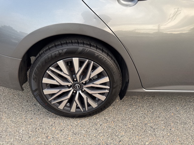 2023 Nissan Altima 2.5 SV photo 11