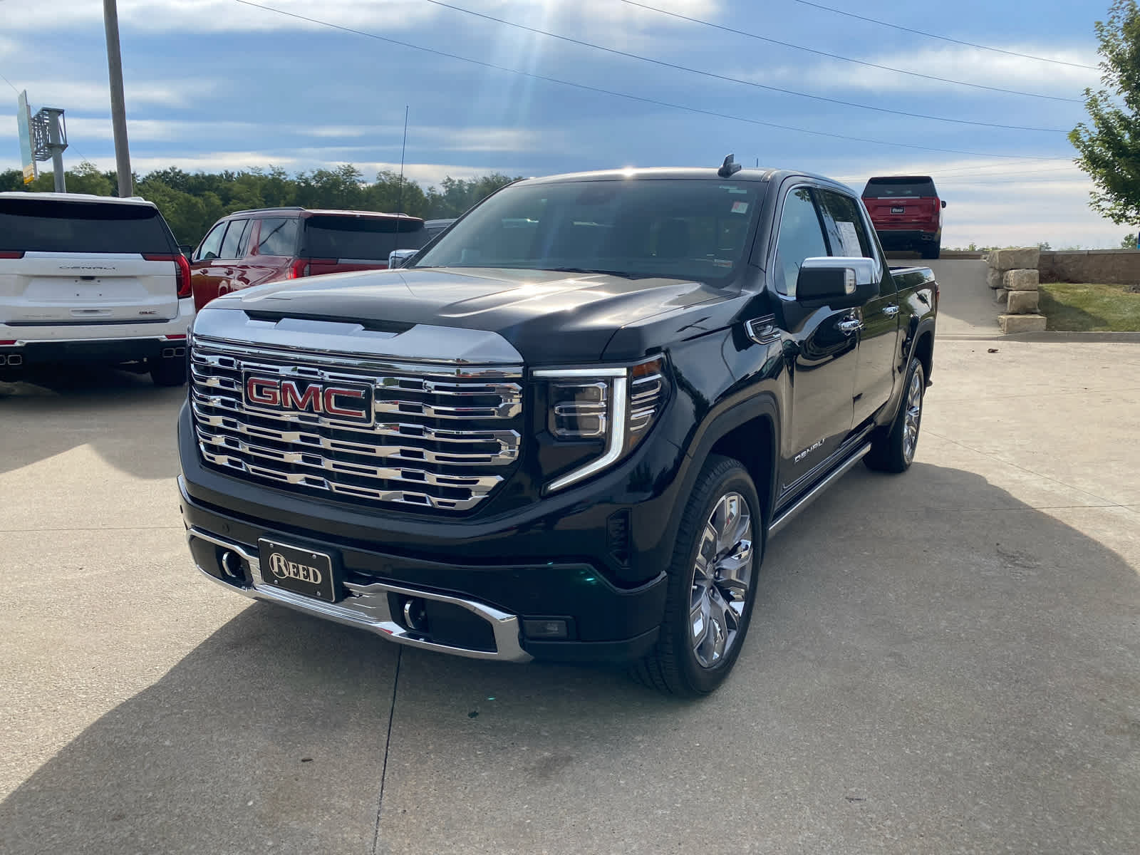 Used 2025 GMC Sierra 1500 Denali with VIN 3GTUUGED8SG270988 for sale in Kansas City