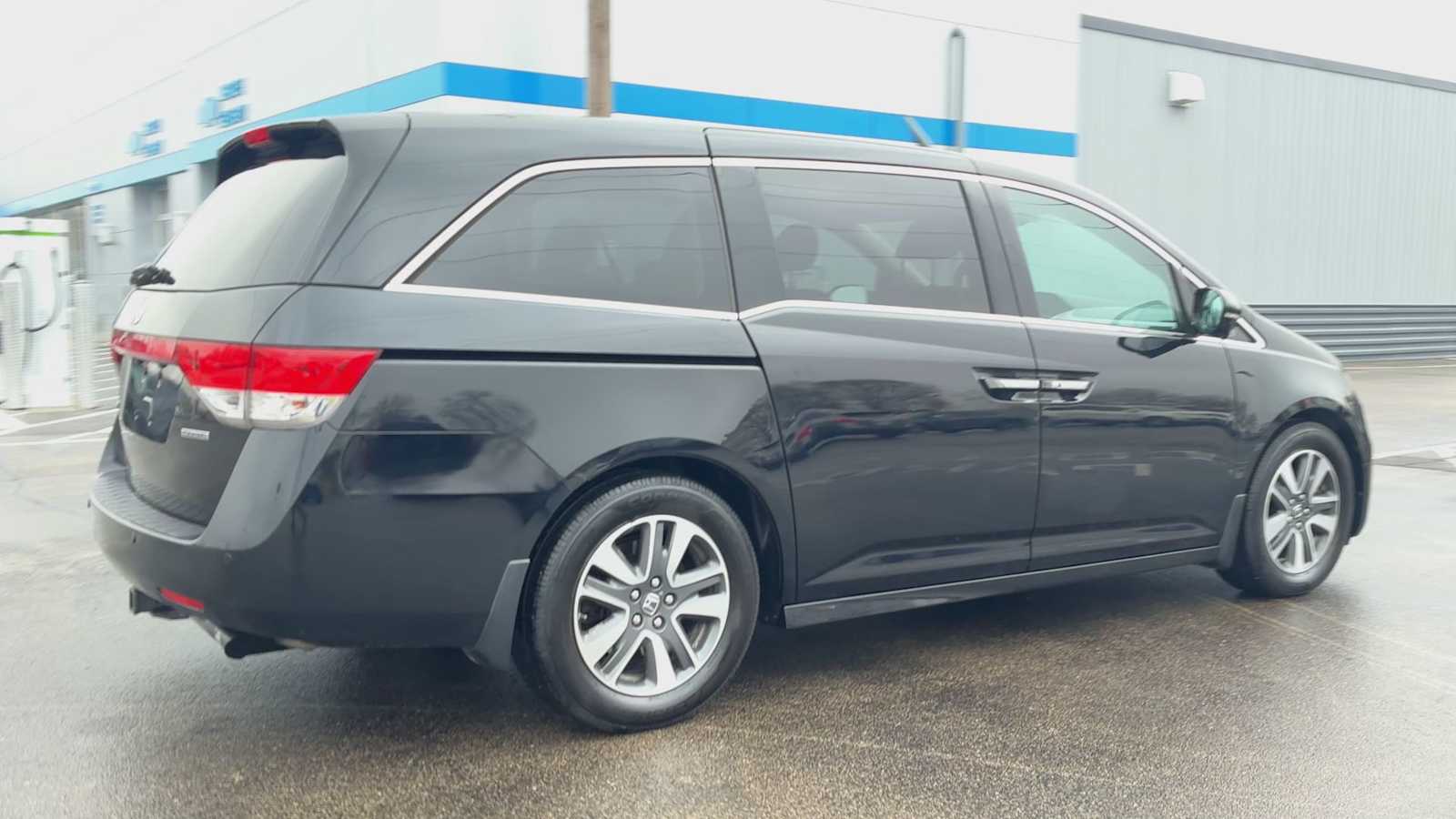 2016 Honda Odyssey Touring Elite photo 2