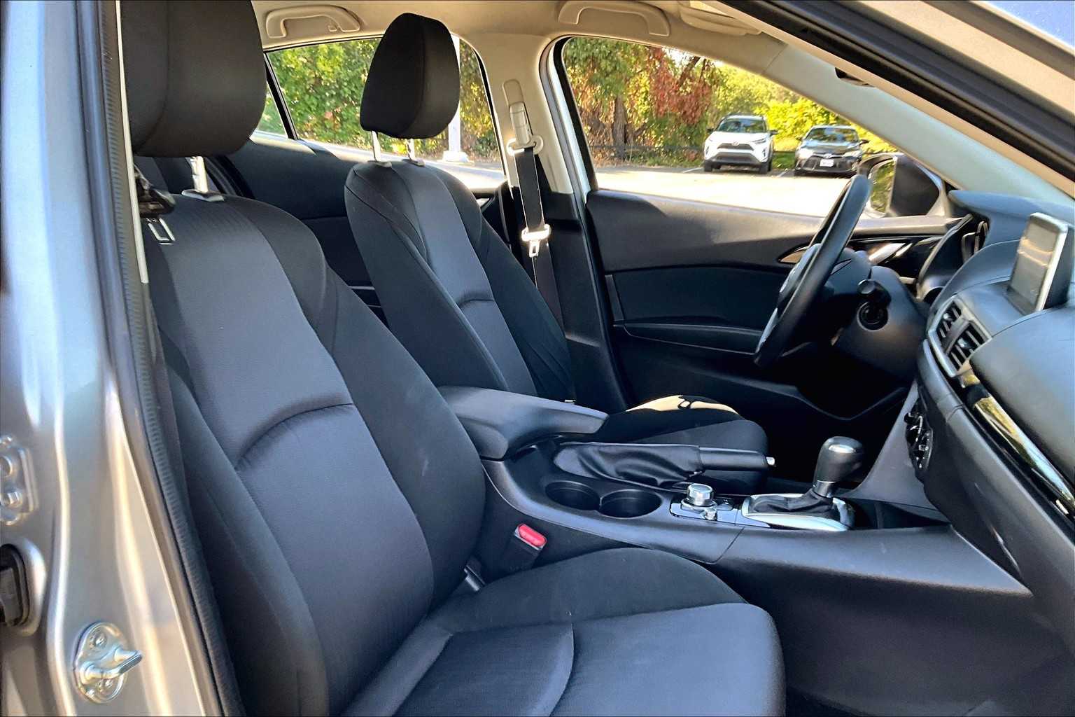 2016 Mazda Mazda3 i Sport photo 8