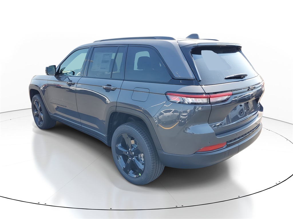 2025 Jeep Grand Cherokee Limited photo 3