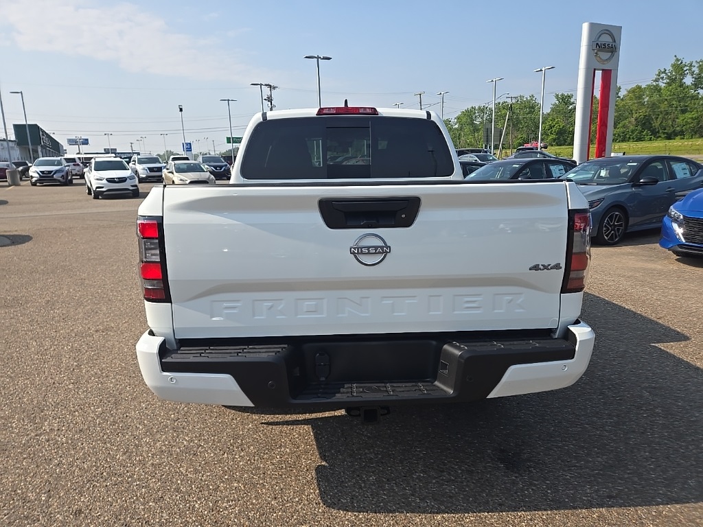 2025 Nissan Frontier Crew Cab SV photo 6