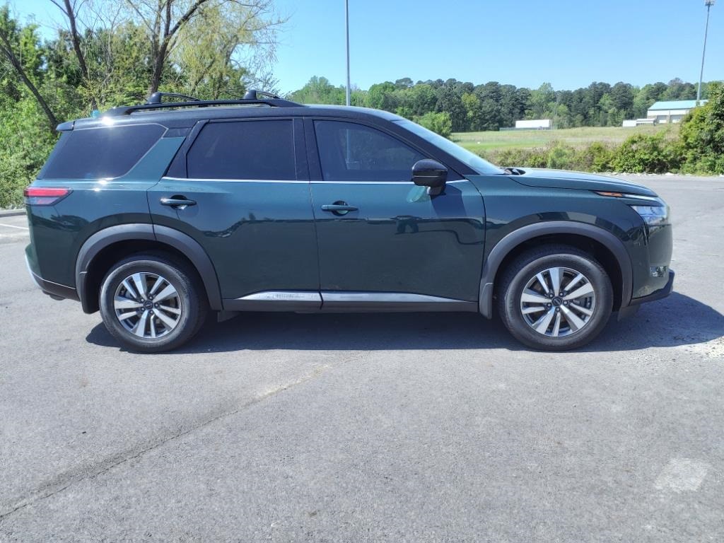 2023 Nissan Pathfinder SL photo 2