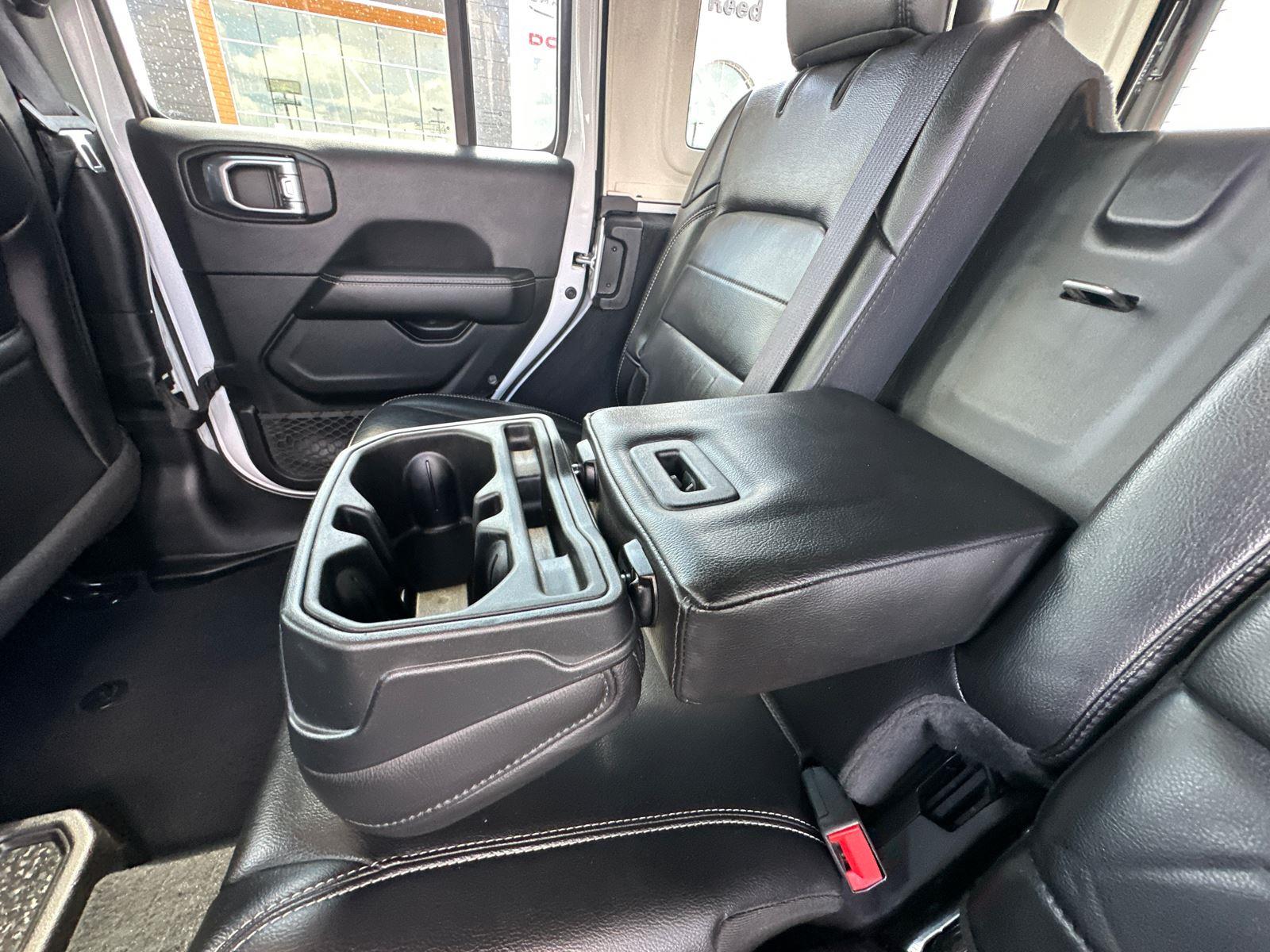 2021 Jeep Wrangler Unlimited Sahara photo 25