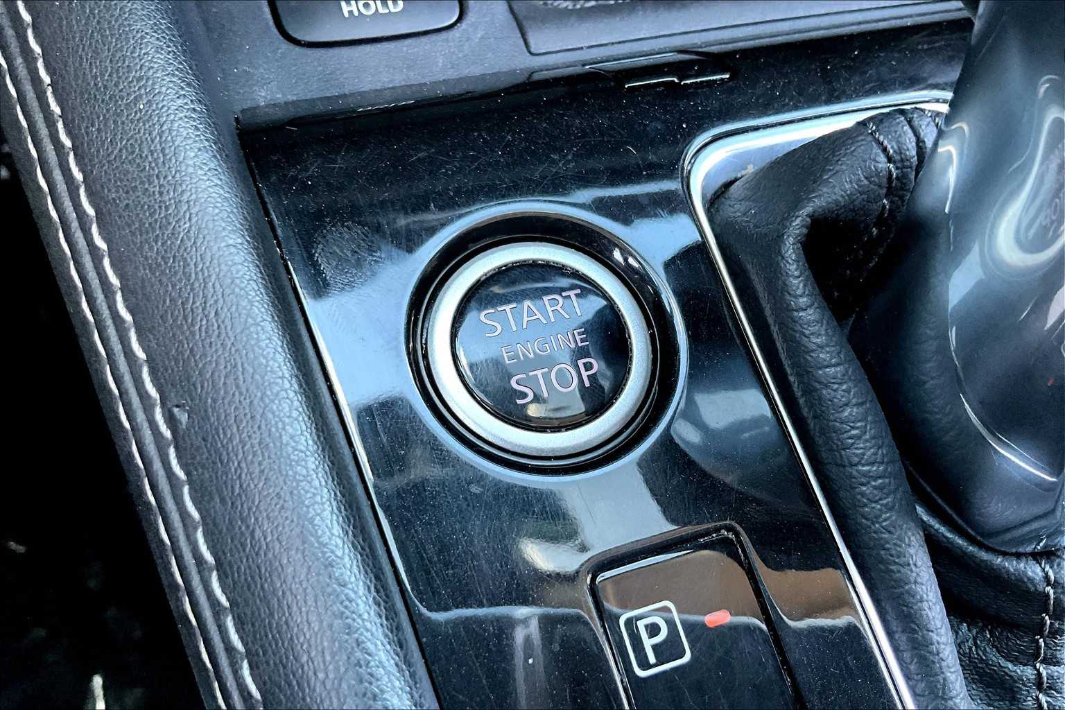 2021 Nissan Kicks SR photo 26