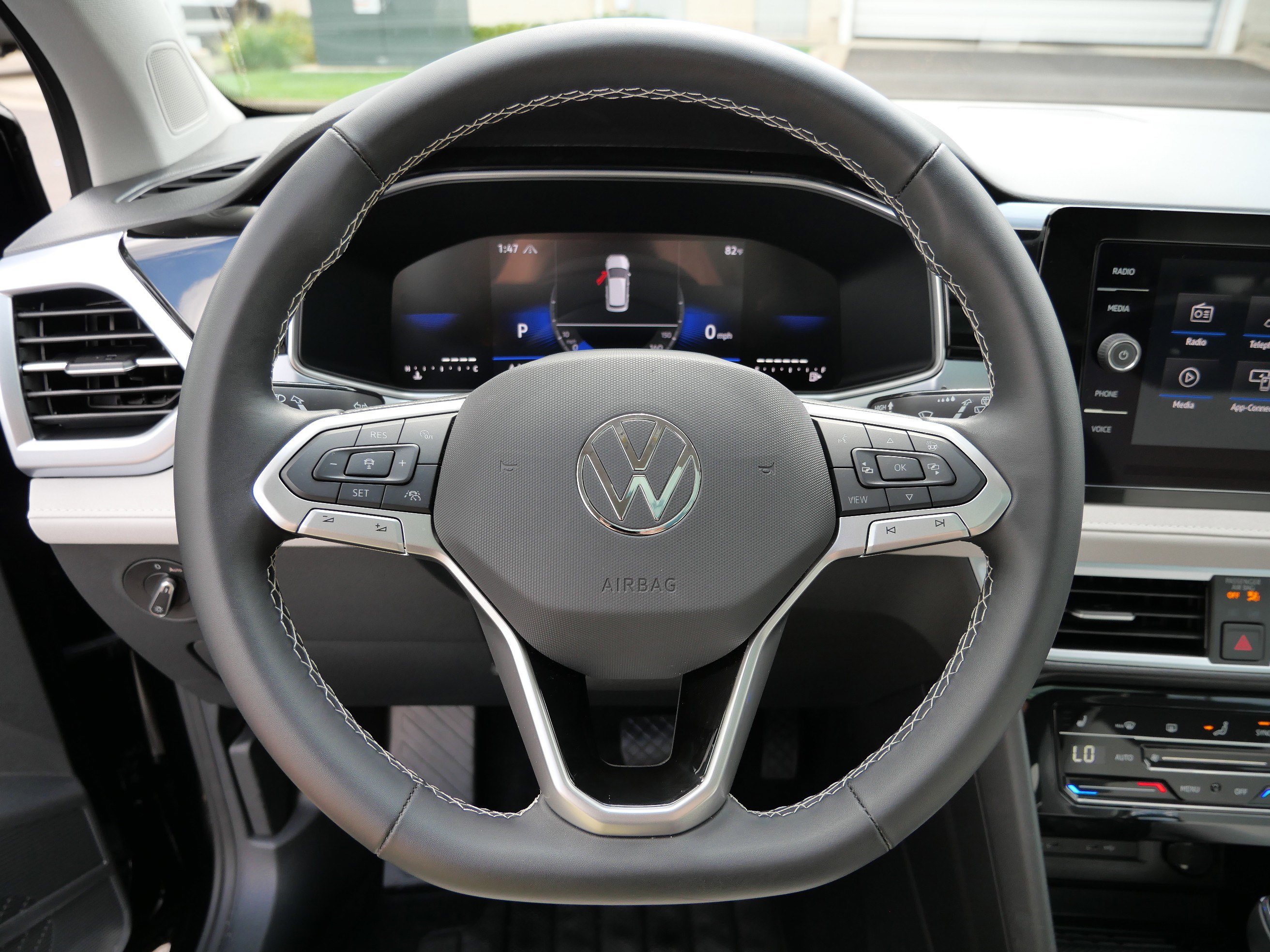 2025 Volkswagen Taos SE photo 24