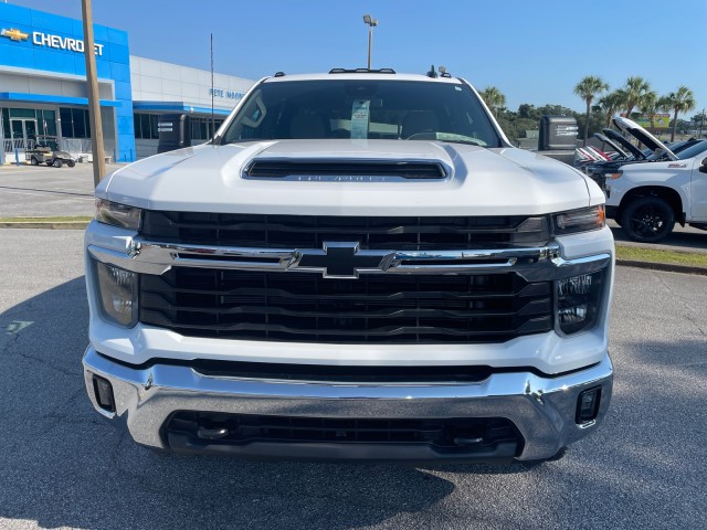 2024 Chevrolet Silverado 2500HD LT photo 2