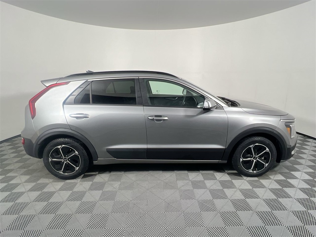 2026 Kia Niro EX photo 2