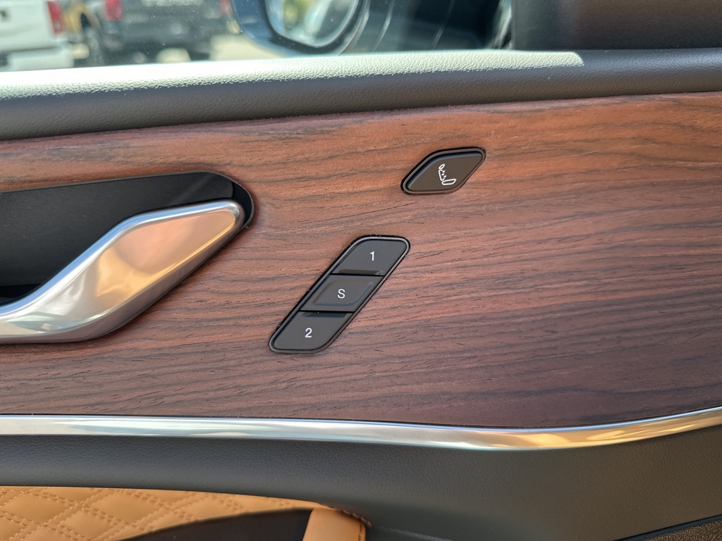 2025 Jeep Grand Cherokee L Summit photo 11