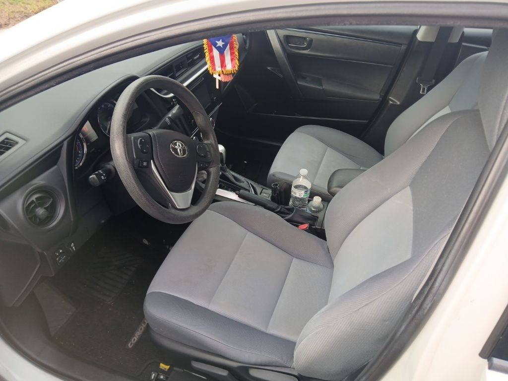 2017 Toyota Corolla L photo 2