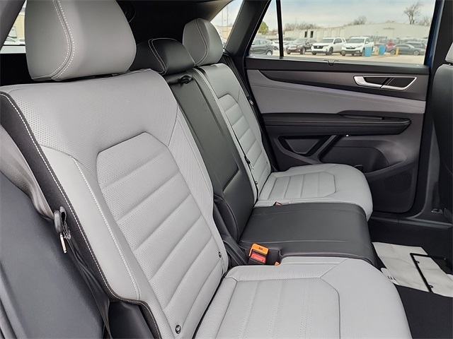 2025 Volkswagen Atlas Cross Sport SEL R-Line photo 15