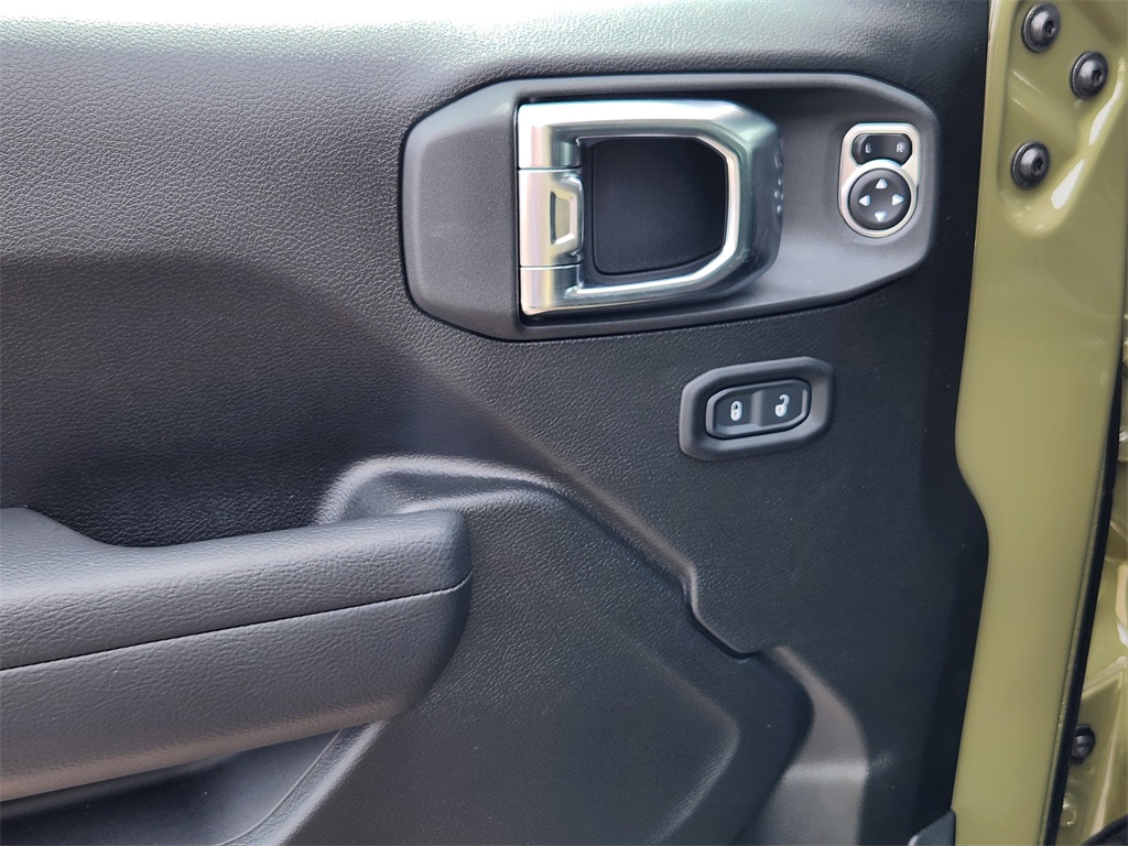 2025 Jeep Wrangler Rubicon 4xe photo 18