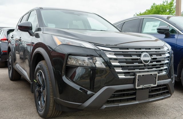 2025 Nissan Rogue SV photo 3