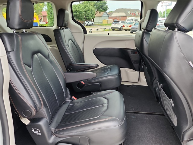 2020 Chrysler Pacifica Touring L photo 17