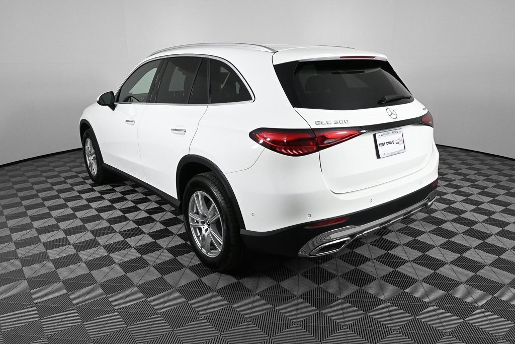 2025 Mercedes Benz GLC 300 4MATIC photo 4