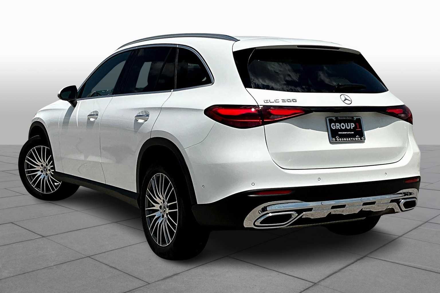 2025 Mercedes Benz GLC 300 photo 4