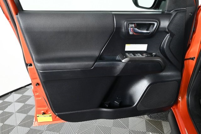 2017 Toyota Tacoma TRD Off-Road photo 17