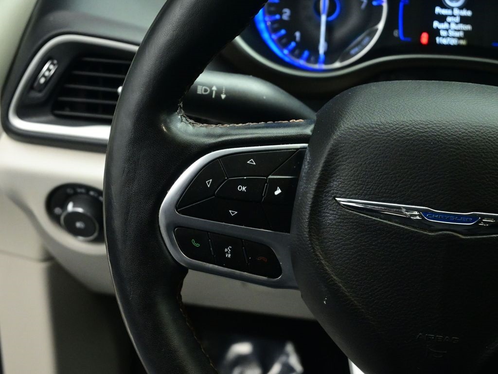 2019 Chrysler Pacifica Touring L photo 4