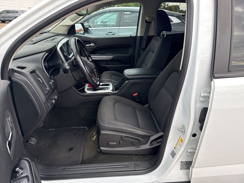 2017 Chevrolet Colorado LT photo 5