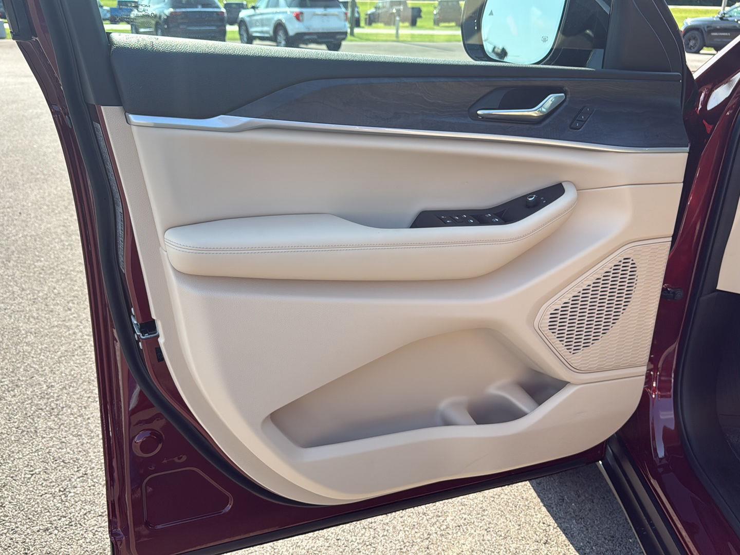 2025 Jeep Grand Cherokee Limited photo 20