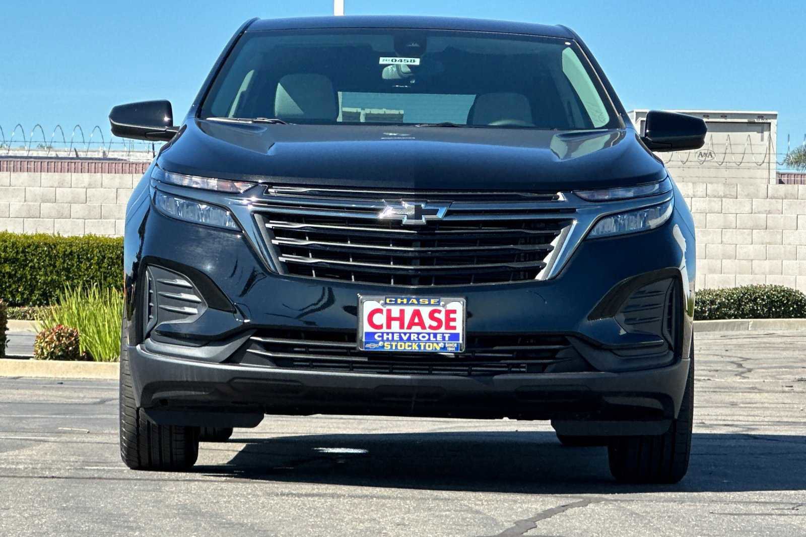 2024 Chevrolet Equinox LS photo 2