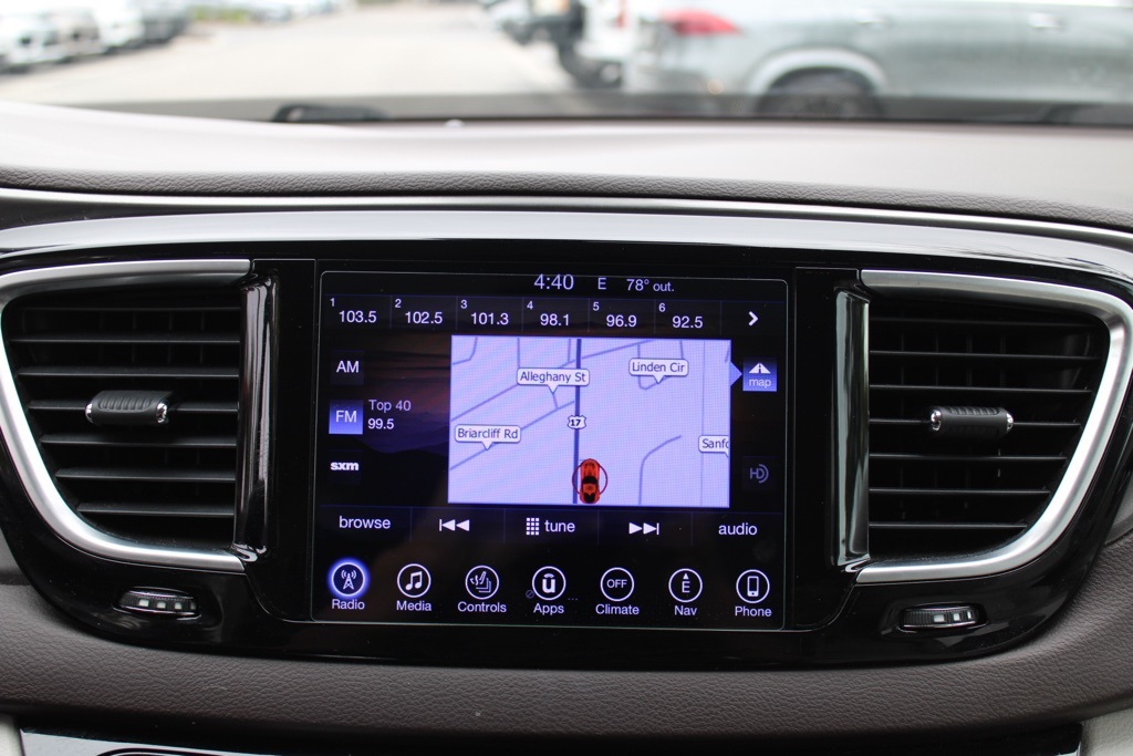 2017 Chrysler Pacifica Touring Plus photo 21