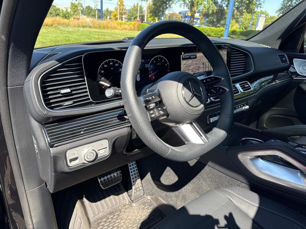 2025 Mercedes Benz GLS 580 4MATIC photo 18