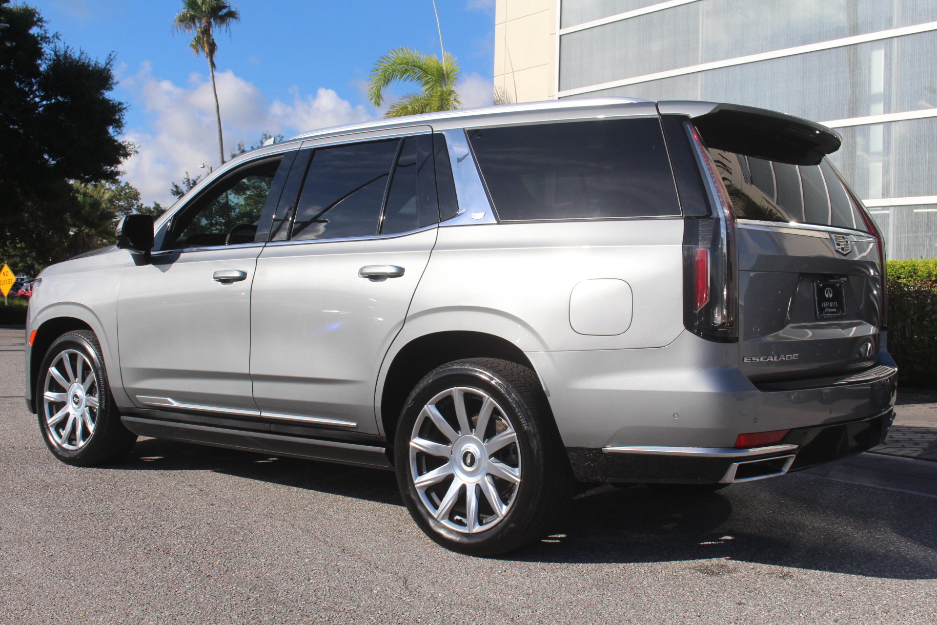2023 Cadillac Escalade Premium Luxury Platinum photo 3