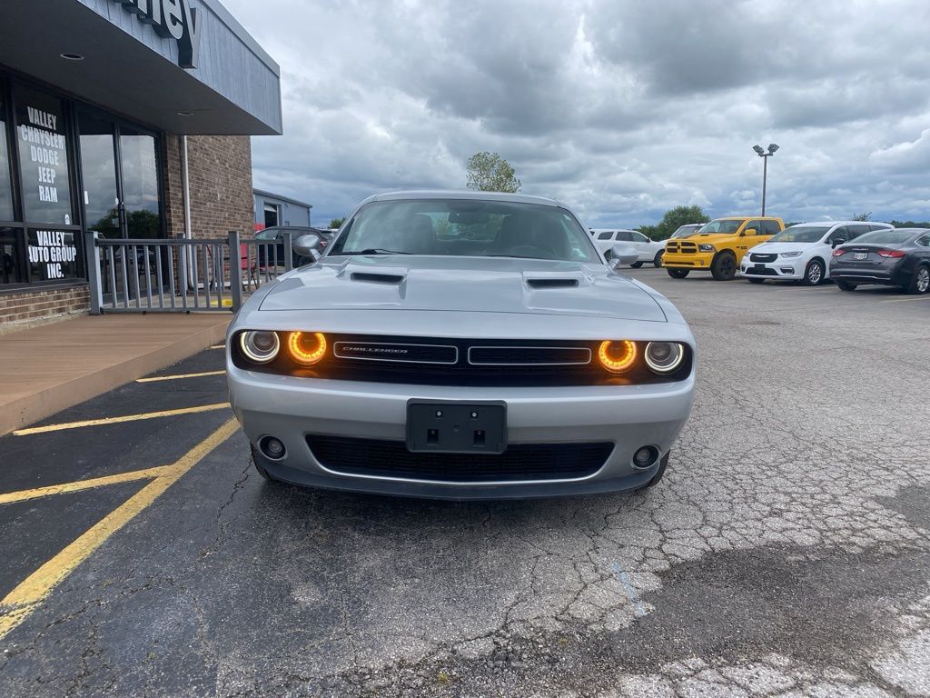 2019 Dodge Challenger SXT photo 3