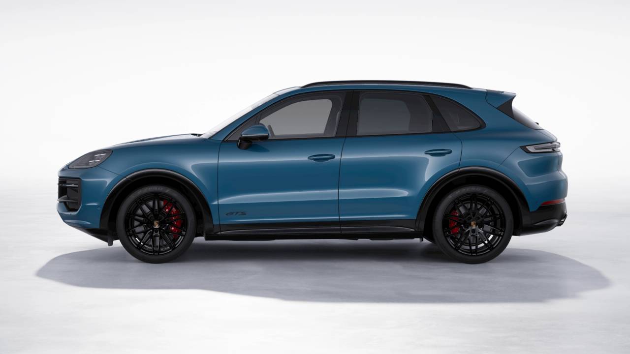 2026 Porsche Cayenne GTS photo 2