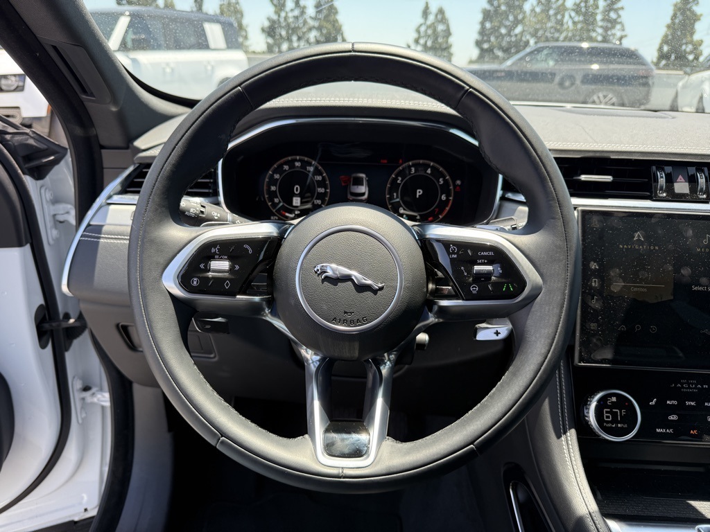 2025 Jaguar F-PACE P250 R-Dynamic S photo 16