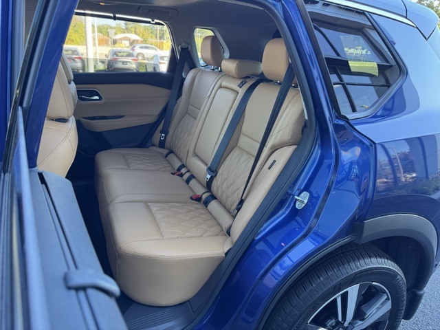 2023 Nissan Rogue Platinum photo 16