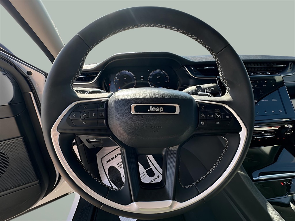 2023 Jeep Grand Cherokee Laredo photo 8